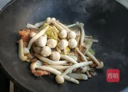 Illustration of how to make baby cabbage, seafood and mushroom meatball soup 12
