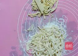 Illustration of how to make pumpkin hand-rolled noodles 8