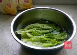 Illustration of how to make kimchi barbecue rolls 4