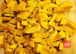 Illustration of how to make pumpkin and shrimp soup 3