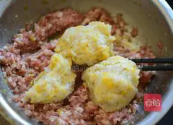 Sauerkraut and pork Illustration of how to make stuffed dumplings 5