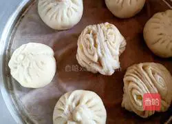 Illustration of how to make sugar buns with peanut filling 11