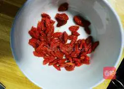 Illustration of how to make chicken soup 8