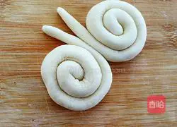 Milk-flavored butterfly steamed buns recipe 9