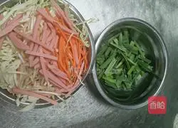 Illustration of how to make instant noodles 1