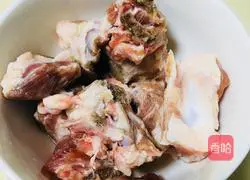 Illustration of how to make radish ribs soup 2