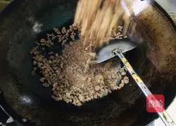 Illustration of how to make noodles with mushroom and beef sauce 6