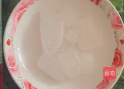 Illustration of how to make rock sugar apple lemonade 3