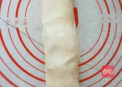 Illustration of how to make two-color carrot rolls 11