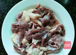 Illustration of how to make morel stewed duck soup 1