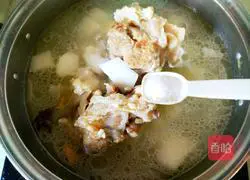 Illustration of how to make white radish stewed with big bones 13