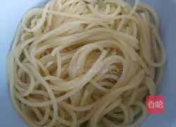 Illustration of how to make tomato braised meat sauce pasta 7