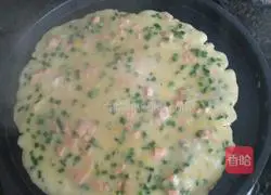 Illustration of how to make egg and ham pancakes 8 