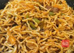 Illustration of how to make braised noodles with pork belly, beans and potatoes 11