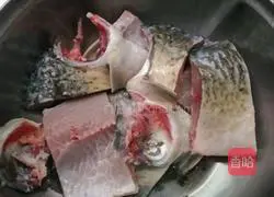 Illustration of how to make crucian carp tofu soup 1