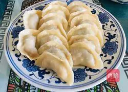 Illustration of how to make hot noodles and steamed dumplings 12