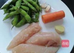 Illustration of how to make stir-fried diced chicken with edamame 1