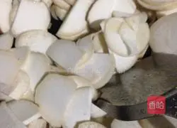 Illustration of how to make king oyster mushrooms in oyster sauce 6