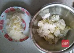 Illustration of how to make papaya, white fungus and red date soup 2