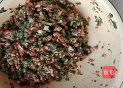 Illustration of how to make mutton, scallion and dumplings 5