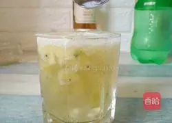 Apple Illustration of how to make vinegar kiwi drink 6