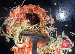 Illustration of how to make special fried noodles 10