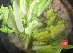 You haven't eaten it before Illustration of how to make cabbage and meat slices soup 5