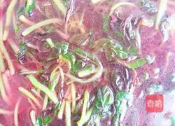 Red Amaranth and Preserved Egg Soup Recipe Illustration 7