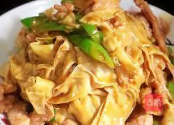 Illustration of how to stir-fry lean meat with tofu skin 14