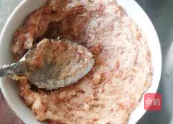 Illustration of how to make egg and meat cake soup 5