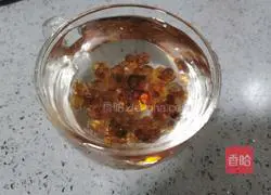 Illustration of how to make peach gum and Sichuan scallops stewed with snow pears 2