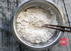 Illustration of how to make scallion pancake 4