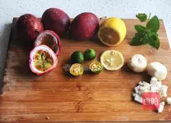 Passion Fruit Lemon Drink—Blow Illustrations of ways to relieve the heat in the heart 4