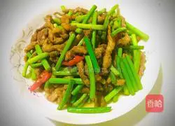 Illustration of how to fry fried pork with garlic moss 9