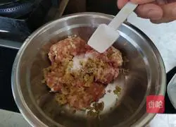 Illustration of how to make small wontons 3