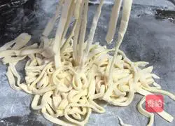 Shredded pork Illustration of how to make corn noodle soup 10