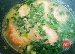 Recipe for lettuce leaves and shrimp soup Illustration 8