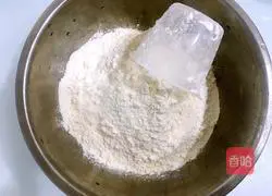 Illustration of how to make celery and pork dumplings 8