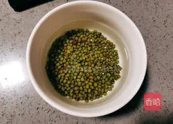 Illustration of how to make pumpkin and mung bean rolls 1