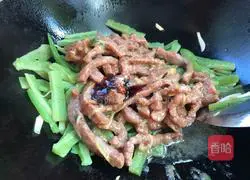 Illustration of how to stir-fry beef with bitter melon 10