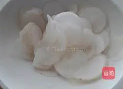 Illustration of how to make crispy pickled hot and sour radish 3