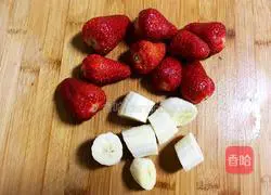 Strawberry Banana Smoothie Recipe Illustration 2