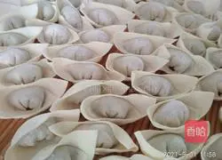 Illustration of making silkless kidney bean and pork dumplings 14