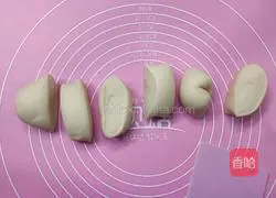 Illustration of how to make sugar triangle 9