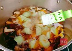 Melon and Mushroom Chicken Soup Recipe Illustration 15