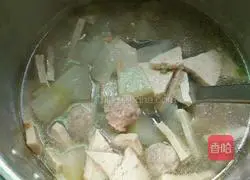 Winter Melon and Meatball Soup Recipe Illustration 8