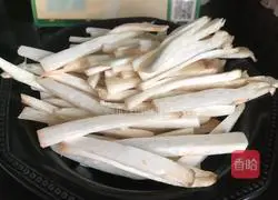 Illustration of how to stir-fry shredded pork with king oyster mushroom 4