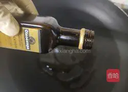 Illustration of how to make pot stickers with chives and pork stuffing 5