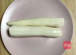 Illustration of how to make cranberry yam soup (strengthening the spleen and nourishing the skin) 2