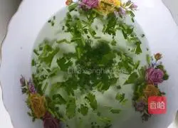 Illustration of how to make fresh meat wontons 8